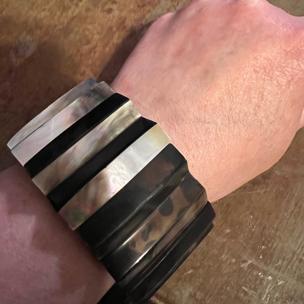 Joan Rivers Carved Black Mother of Pearl Stretch Bracelet